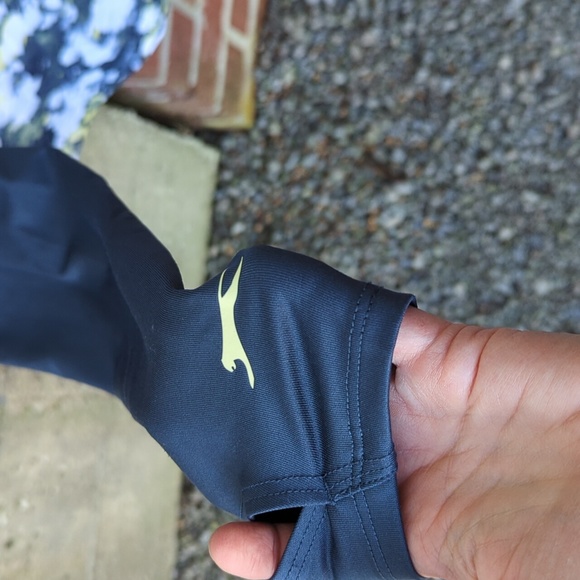 Slazenger 1/4 zip golf shirt medium - Picture 5 of 7